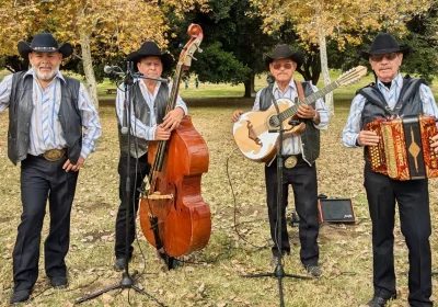 Chirrines-Con-Tololoche-en-Orange-County-CA