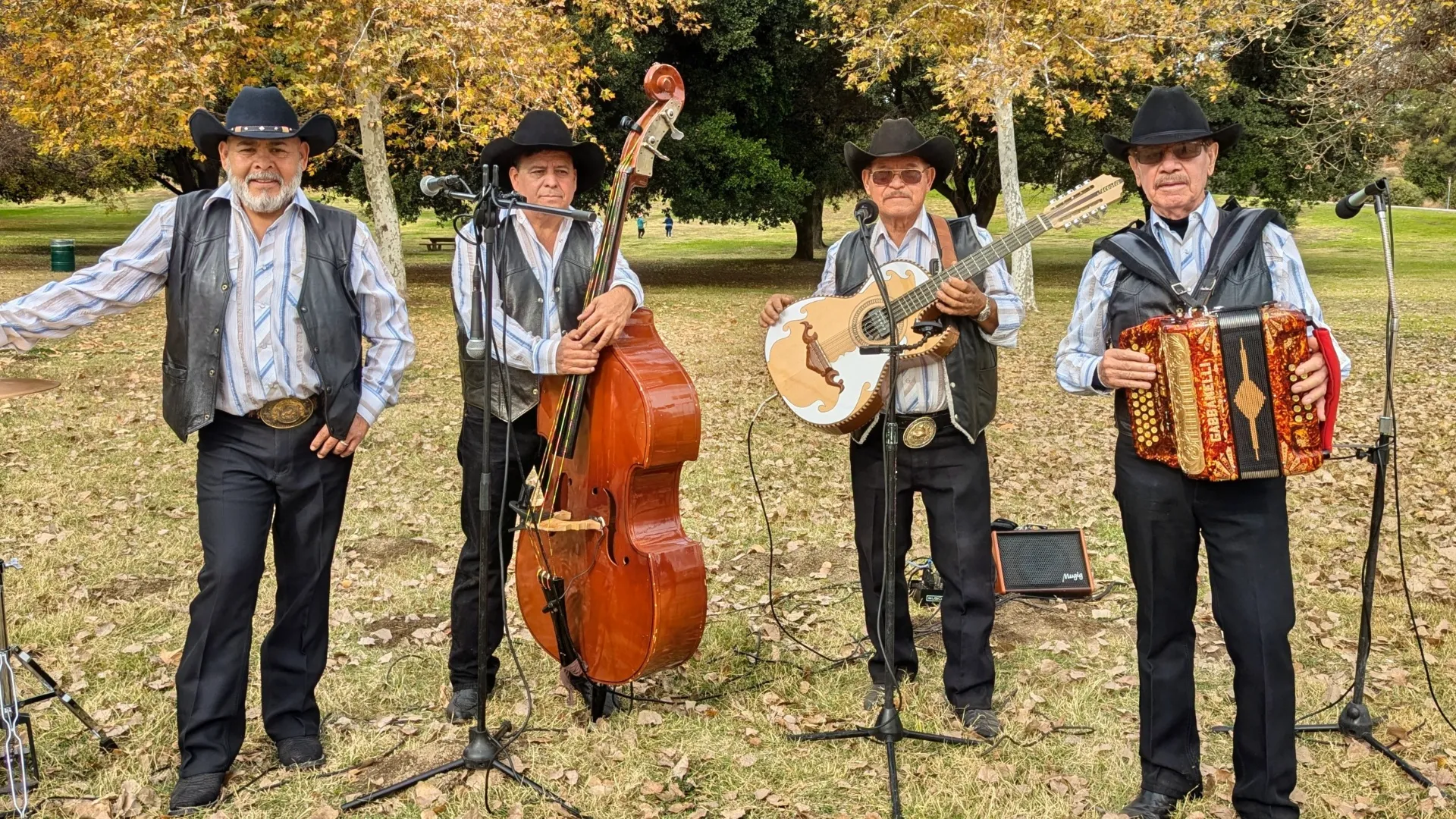 Chirrines con Tololoche en Orange County – Grupo norteño