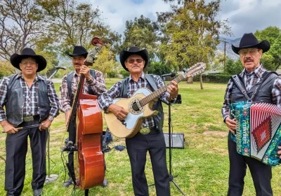 Chirrines-con-Tololoche-San-Bernardino-County