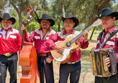 Chirrines-con-Tololoche-en-Los-Angeles-CA