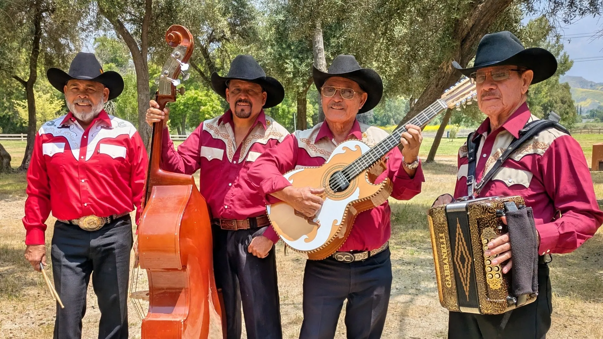 Chirrines con Tololoche en Los Ángeles – Música en vivo