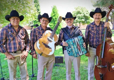 Chirrines-con-Tololoche-en-Riverside-County