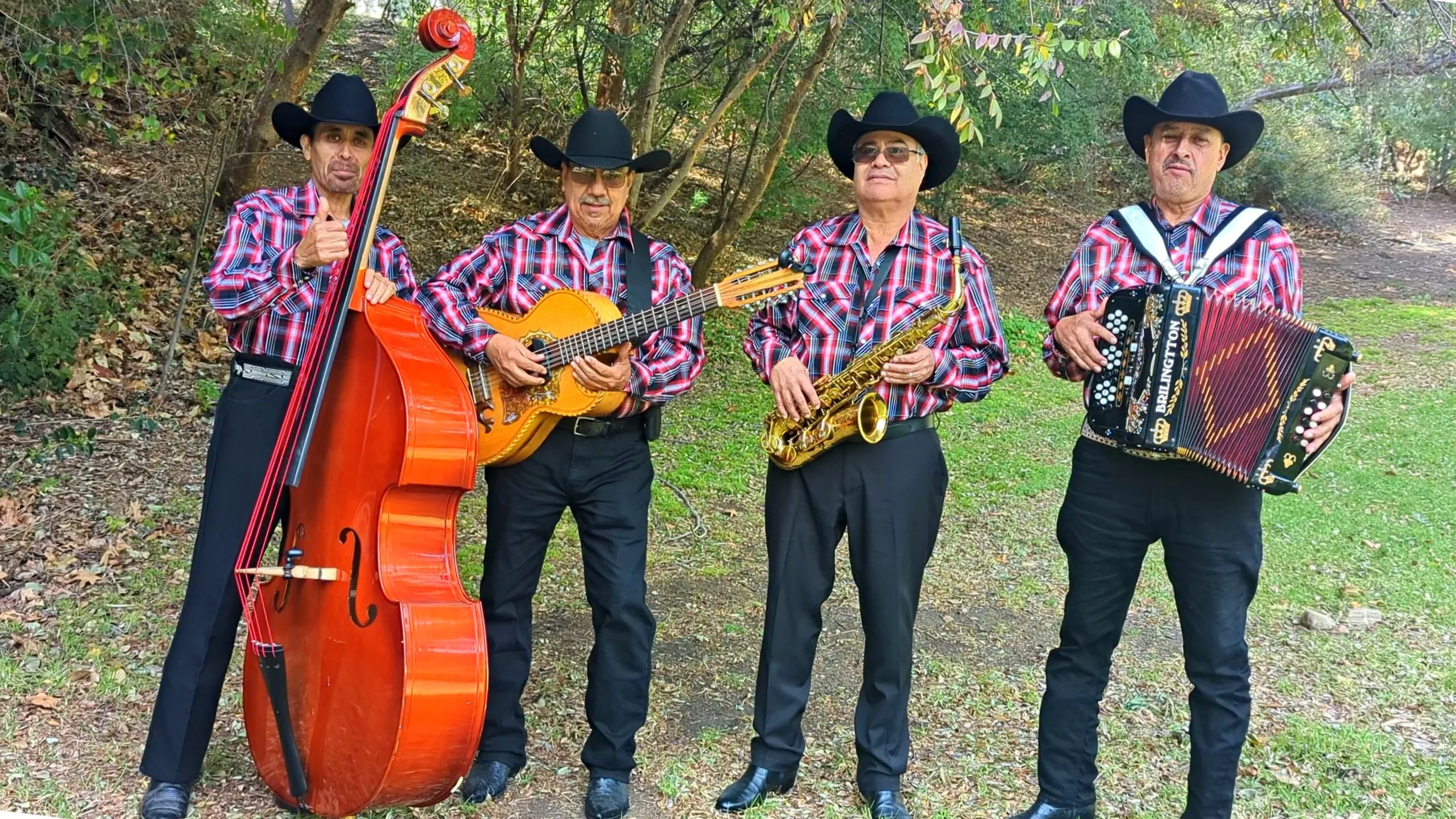Norteños con Sax y Tololoche en Orange County, California